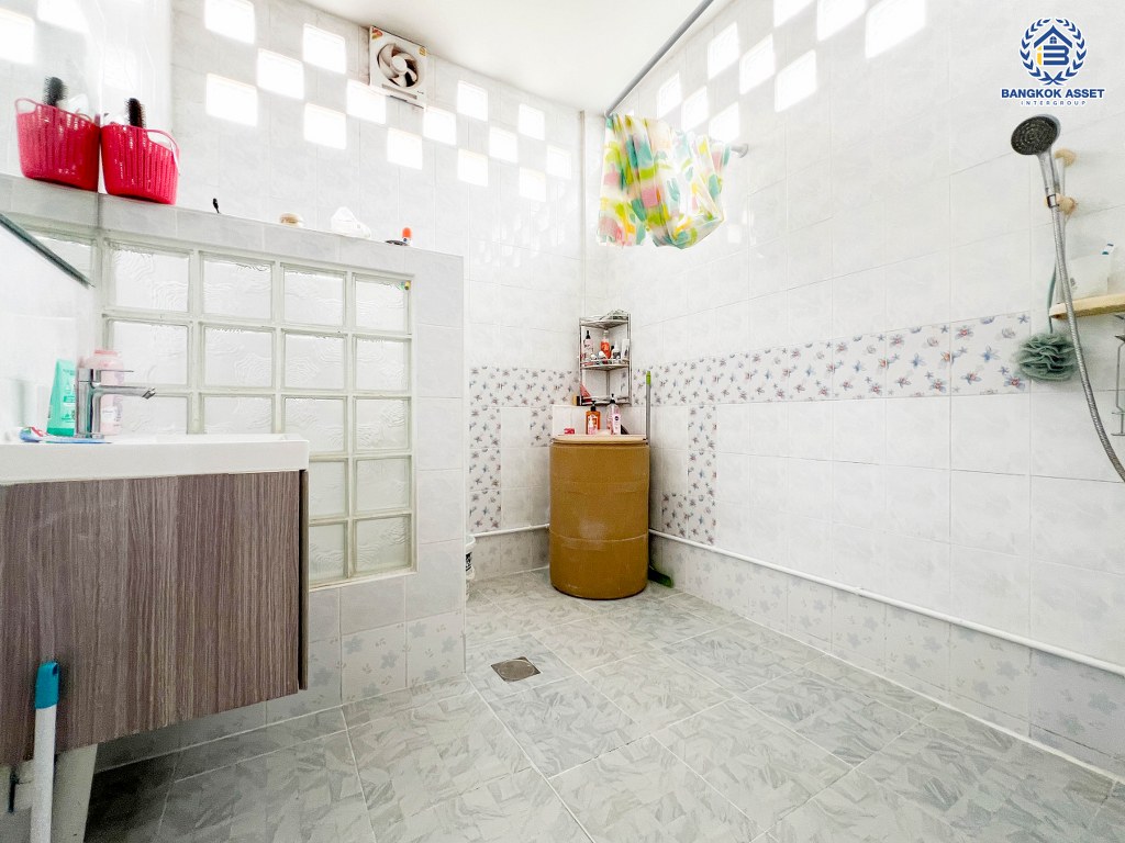 *****ทาวน์เฮ้าส์ 3 ชั้นมือสอง โครงการ ดาวคนองทาวน์เพลส สมเด็จพระเจ้าตากสิน หลังริม เนื้อที่ 35.80 ตร.ว. ฟังก์ชัน 4 ห้องนอน 4 ห้องน้ำ ภายในสวย ทำเลเดินทางสะดวก เชื่อมต่อถนนจองทอง ถนนรัชดาภิเษก ถนนสมเด็จพระเจ้าตากสิน ใกล้รถไฟฟ้าสายสีเขียว "สถานีตลาดพลู" และจุดขึ้นทางพิเศษสายพระราม3 "ดาวคะนอง"