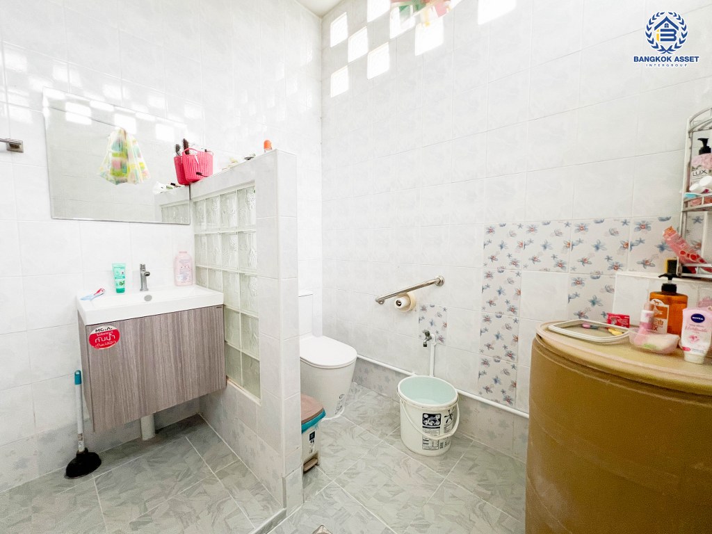 *****ทาวน์เฮ้าส์ 3 ชั้นมือสอง โครงการ ดาวคนองทาวน์เพลส สมเด็จพระเจ้าตากสิน หลังริม เนื้อที่ 35.80 ตร.ว. ฟังก์ชัน 4 ห้องนอน 4 ห้องน้ำ ภายในสวย ทำเลเดินทางสะดวก เชื่อมต่อถนนจองทอง ถนนรัชดาภิเษก ถนนสมเด็จพระเจ้าตากสิน ใกล้รถไฟฟ้าสายสีเขียว "สถานีตลาดพลู" และจุดขึ้นทางพิเศษสายพระราม3 "ดาวคะนอง"