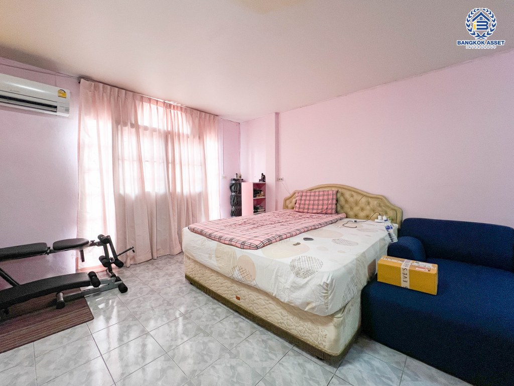 *****ทาวน์เฮ้าส์ 3 ชั้นมือสอง โครงการ ดาวคนองทาวน์เพลส สมเด็จพระเจ้าตากสิน หลังริม เนื้อที่ 35.80 ตร.ว. ฟังก์ชัน 4 ห้องนอน 4 ห้องน้ำ ภายในสวย ทำเลเดินทางสะดวก เชื่อมต่อถนนจองทอง ถนนรัชดาภิเษก ถนนสมเด็จพระเจ้าตากสิน ใกล้รถไฟฟ้าสายสีเขียว "สถานีตลาดพลู" และจุดขึ้นทางพิเศษสายพระราม3 "ดาวคะนอง"