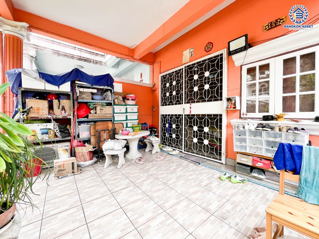 *****ทาวน์เฮ้าส์ 3 ชั้นมือสอง โครงการ ดาวคนองทาวน์เพลส สมเด็จพระเจ้าตากสิน หลังริม เนื้อที่ 35.80 ตร.ว. ฟังก์ชัน 4 ห้องนอน 4 ห้องน้ำ ภายในสวย ทำเลเดินทางสะดวก เชื่อมต่อถนนจองทอง ถนนรัชดาภิเษก ถนนสมเด็จพระเจ้าตากสิน ใกล้รถไฟฟ้าสายสีเขียว "สถานีตลาดพลู" และจุดขึ้นทางพิเศษสายพระราม3 "ดาวคะนอง"