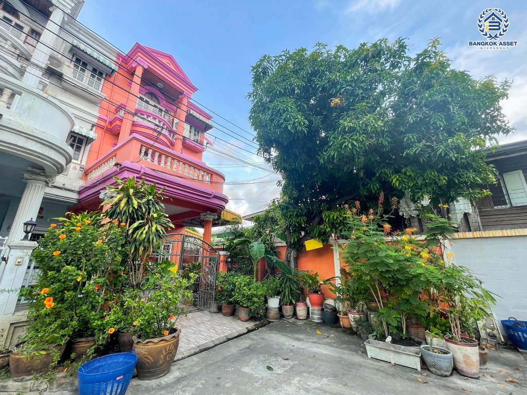 *****ทาวน์เฮ้าส์ 3 ชั้นมือสอง โครงการ ดาวคนองทาวน์เพลส สมเด็จพระเจ้าตากสิน หลังริม เนื้อที่ 35.80 ตร.ว. ฟังก์ชัน 4 ห้องนอน 4 ห้องน้ำ ภายในสวย ทำเลเดินทางสะดวก เชื่อมต่อถนนจองทอง ถนนรัชดาภิเษก ถนนสมเด็จพระเจ้าตากสิน ใกล้รถไฟฟ้าสายสีเขียว "สถานีตลาดพลู" และจุดขึ้นทางพิเศษสายพระราม3 "ดาวคะนอง"