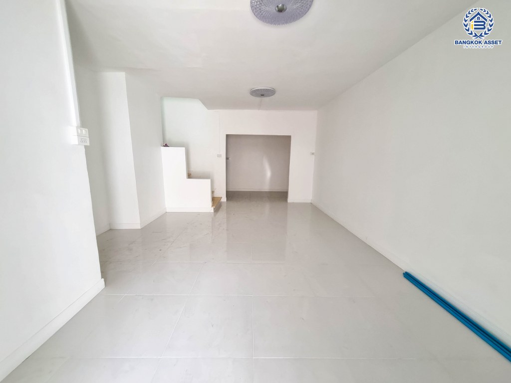 *****ทาวน์เฮ้าส์มือสอง โครงการ พฤกษา3 กาญจนาภิเษก เนื้อที่ 18.10 ตร.ว. ฟังก์ชัน 3 ห้องนอน 2 ห้องน้ำ บ้านรีโนเวทใหม่พร้อมเข้าอยู่ ทำเลเดินทางสะดวก เชื่อมต่อถนนกาญจนาภิเษก ถนนคลองถนน ถนนบ้านกล้วย-ไทรน้อย