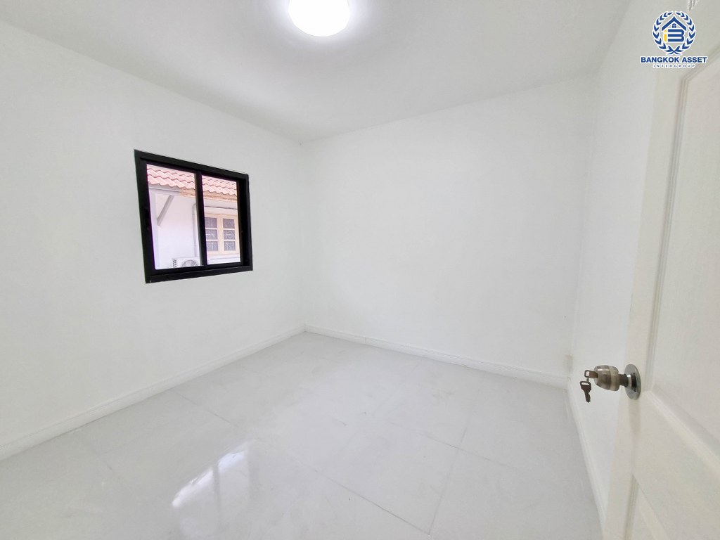 *****ทาวน์เฮ้าส์มือสอง โครงการ พฤกษา3 กาญจนาภิเษก เนื้อที่ 18.10 ตร.ว. ฟังก์ชัน 3 ห้องนอน 2 ห้องน้ำ บ้านรีโนเวทใหม่พร้อมเข้าอยู่ ทำเลเดินทางสะดวก เชื่อมต่อถนนกาญจนาภิเษก ถนนคลองถนน ถนนบ้านกล้วย-ไทรน้อย