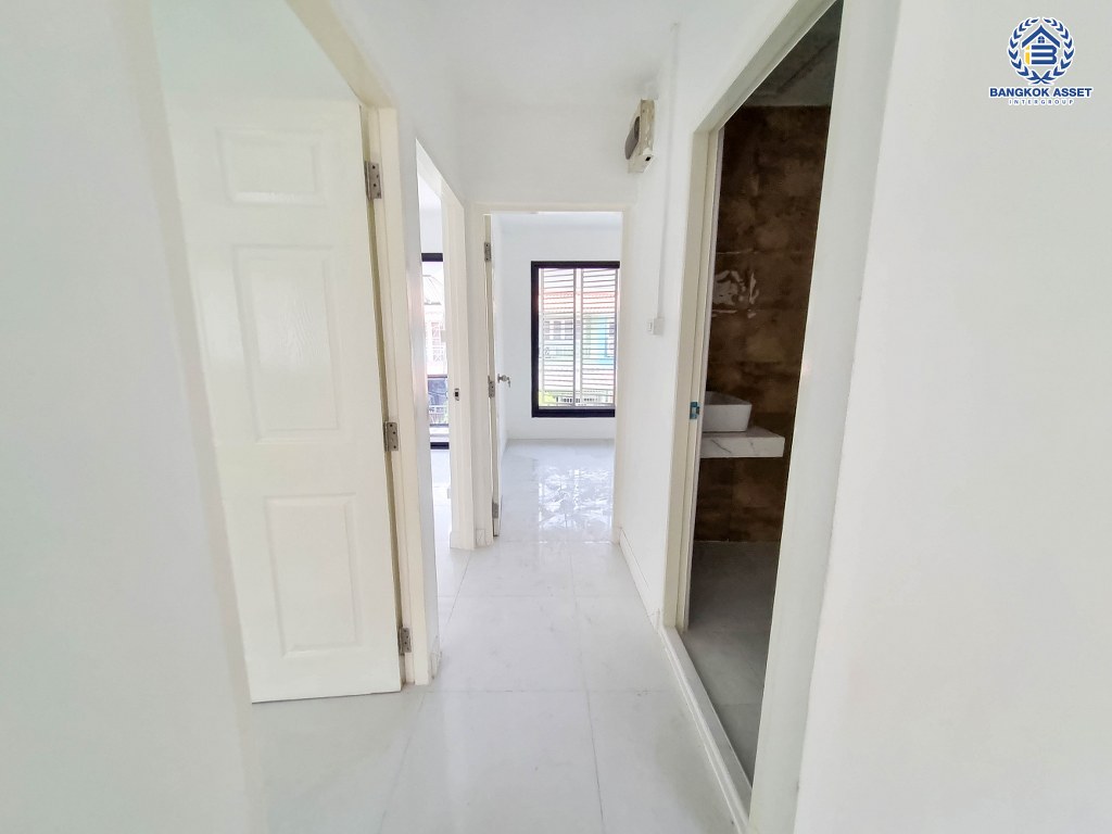 *****ทาวน์เฮ้าส์มือสอง โครงการ พฤกษา3 กาญจนาภิเษก เนื้อที่ 18.10 ตร.ว. ฟังก์ชัน 3 ห้องนอน 2 ห้องน้ำ บ้านรีโนเวทใหม่พร้อมเข้าอยู่ ทำเลเดินทางสะดวก เชื่อมต่อถนนกาญจนาภิเษก ถนนคลองถนน ถนนบ้านกล้วย-ไทรน้อย