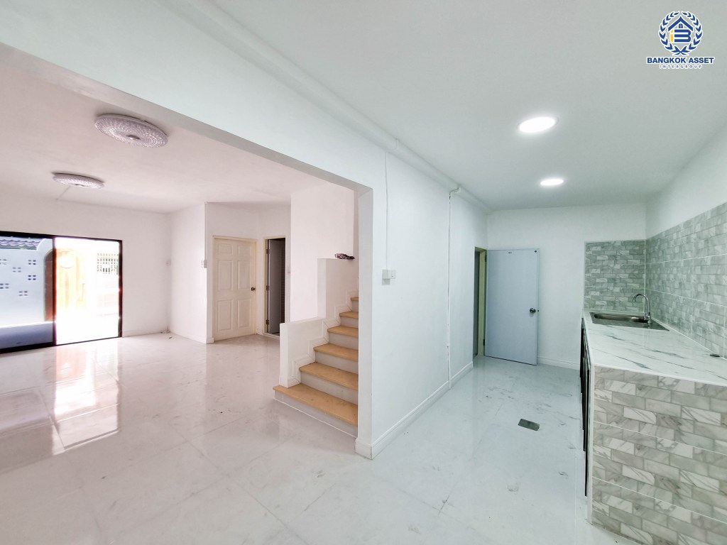 *****ทาวน์เฮ้าส์มือสอง โครงการ พฤกษา3 กาญจนาภิเษก เนื้อที่ 18.10 ตร.ว. ฟังก์ชัน 3 ห้องนอน 2 ห้องน้ำ บ้านรีโนเวทใหม่พร้อมเข้าอยู่ ทำเลเดินทางสะดวก เชื่อมต่อถนนกาญจนาภิเษก ถนนคลองถนน ถนนบ้านกล้วย-ไทรน้อย