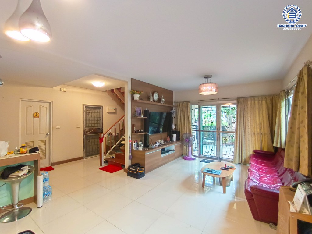 *****บ้านเดี่ยวมือสอง โครงการ เดอะแพลนท์ วัชรพล หลังริม เนื้อที่ 52.80 ตร.ว. ฟังก์ชัน 3 ห้องนอน 2 ห้องน้ำ  2 ที่จอดรถ แถมฟรี! เครื่องปรับอากาศ ทำเลเดินทางสะดวก เดินทางได้ทั้งถนนสุขาภิบาล5 ถนนจตุโชติ ถนนสายไหม ใกล้เซ็นทรัลพลาซ่า รามอินทรา เชื่อมต่อจุดขึ้นทางด่วน "รามอินทรา-อาจณรงค์"