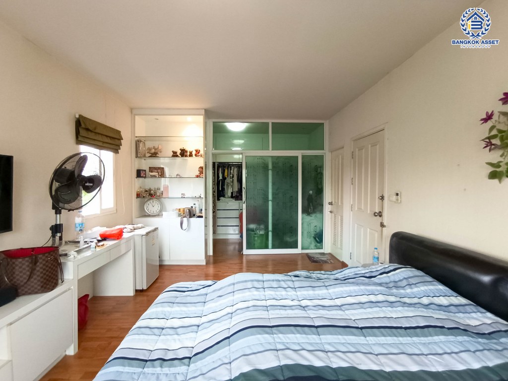 *****บ้านเดี่ยวมือสอง โครงการ เดอะแพลนท์ วัชรพล หลังริม เนื้อที่ 52.80 ตร.ว. ฟังก์ชัน 3 ห้องนอน 2 ห้องน้ำ  2 ที่จอดรถ แถมฟรี! เครื่องปรับอากาศ ทำเลเดินทางสะดวก เดินทางได้ทั้งถนนสุขาภิบาล5 ถนนจตุโชติ ถนนสายไหม ใกล้เซ็นทรัลพลาซ่า รามอินทรา เชื่อมต่อจุดขึ้นทางด่วน "รามอินทรา-อาจณรงค์"