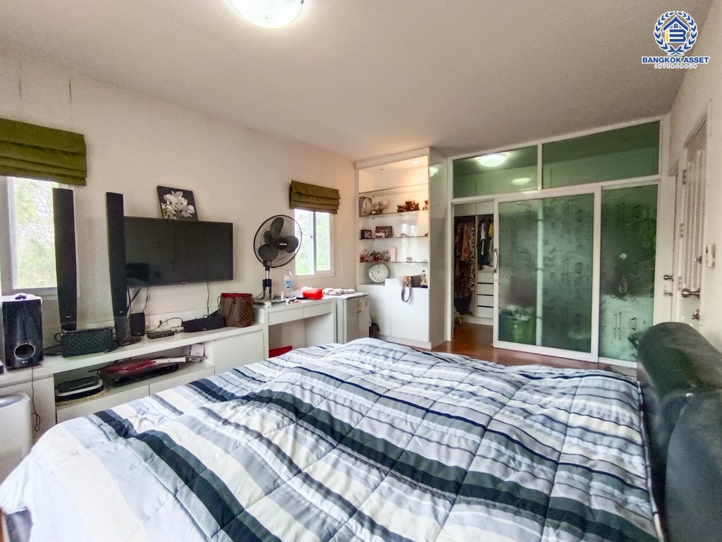 *****บ้านเดี่ยวมือสอง โครงการ เดอะแพลนท์ วัชรพล หลังริม เนื้อที่ 52.80 ตร.ว. ฟังก์ชัน 3 ห้องนอน 2 ห้องน้ำ  2 ที่จอดรถ แถมฟรี! เครื่องปรับอากาศ ทำเลเดินทางสะดวก เดินทางได้ทั้งถนนสุขาภิบาล5 ถนนจตุโชติ ถนนสายไหม ใกล้เซ็นทรัลพลาซ่า รามอินทรา เชื่อมต่อจุดขึ้นทางด่วน "รามอินทรา-อาจณรงค์"