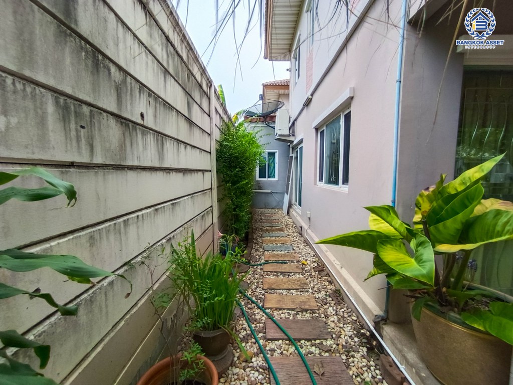 *****บ้านเดี่ยวมือสอง โครงการ เดอะแพลนท์ วัชรพล หลังริม เนื้อที่ 52.80 ตร.ว. ฟังก์ชัน 3 ห้องนอน 2 ห้องน้ำ  2 ที่จอดรถ แถมฟรี! เครื่องปรับอากาศ ทำเลเดินทางสะดวก เดินทางได้ทั้งถนนสุขาภิบาล5 ถนนจตุโชติ ถนนสายไหม ใกล้เซ็นทรัลพลาซ่า รามอินทรา เชื่อมต่อจุดขึ้นทางด่วน "รามอินทรา-อาจณรงค์"