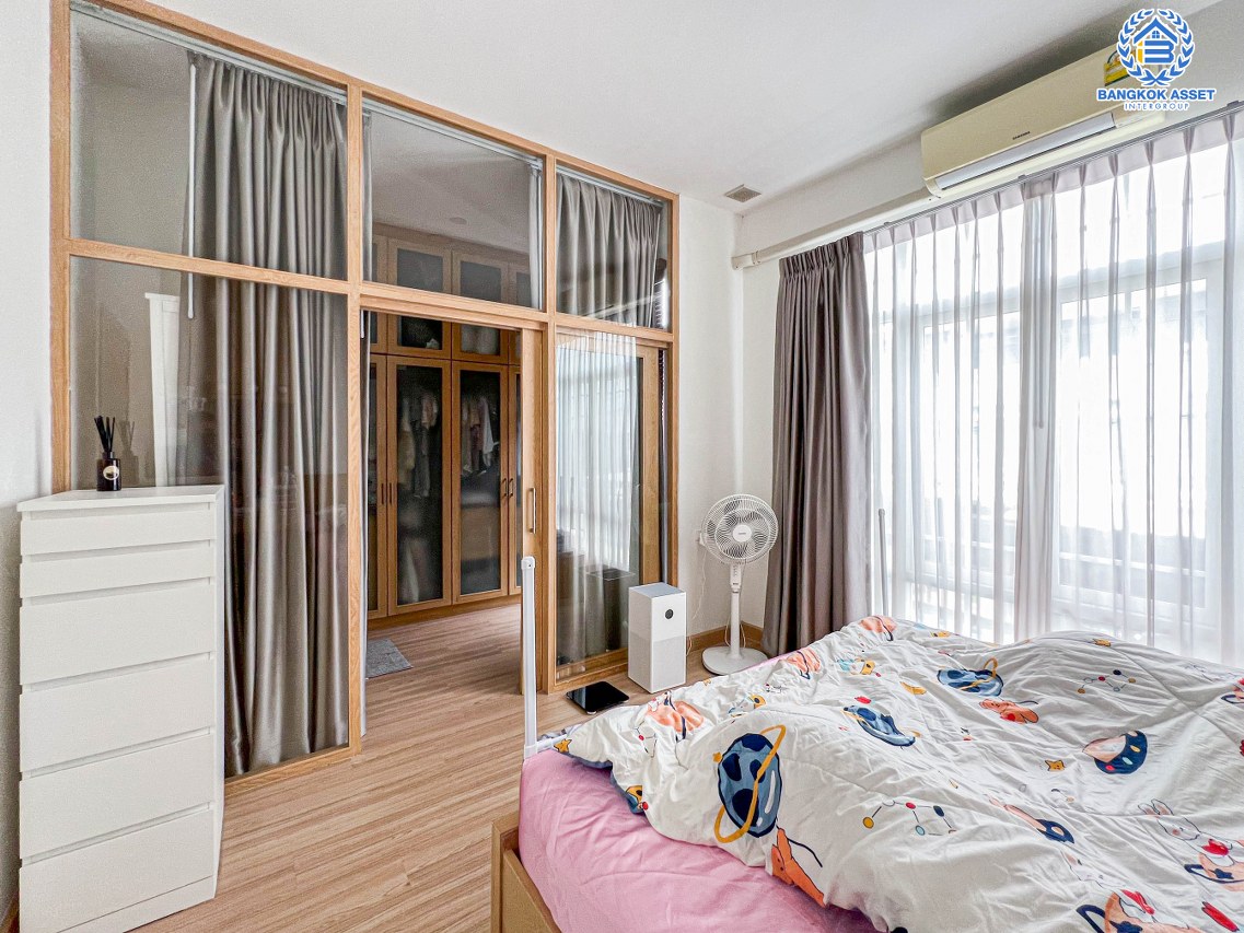 *****ภายในยังใหม่เอี่ยม! ทาวน์เฮ้าส์มือสอง โครงการ คิว ดิสทริคท์ เวสต์เกต เนื้อที่กว้าง 21.2 ตร.ว. ฟังก์ชัน 4 ห้องนอน 3 ห้องน้ำ 2 ที่จอดรถ ต่อเติมครัว และหลังคาโรงจอดรถ พร้อมเข้าอยู่ บนทำเลเดินทางสะดวก ใกล้รถไฟฟ้าสายสีม่วง "สถานีบางพลู" และทางด่วน "ศรีรัช"