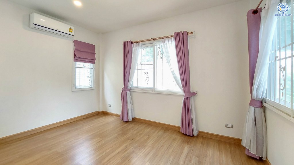 *****บ้านเดี่ยวมือสอง โครงการ เซนโทร ชัยพฤกษ์-แจ้งวัฒนะ จากแบรนด์ AP Thai เนื้อที่ 57.50 ตร.ว. ฟังก์ชัน 4 ห้องนอน 3 ห้องน้ำ 2 ที่จอดรถ ภายในสวย รอบบ้านมีพื้นที่โล่ง บนทำเลดี เชื่อมต่อถนนสะพานนนทบุรี-บางบัวทอง ถนนชัยพฤกษ์ ถนนราชพฤกษ์ ใกล้จุดขึ้นทางด่วน "แจ้งวัฒนะ"