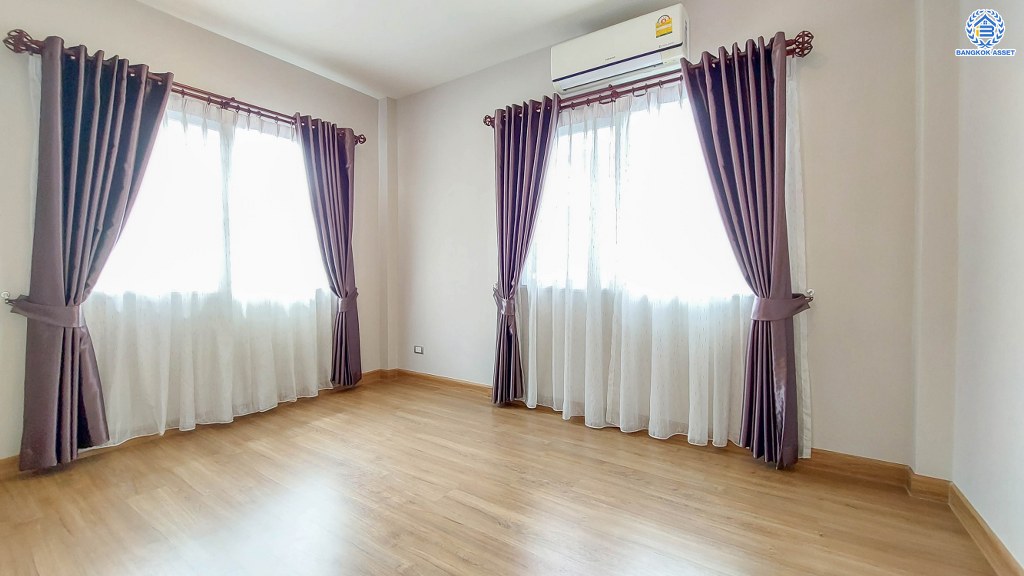 *****บ้านเดี่ยวมือสอง โครงการ เซนโทร ชัยพฤกษ์-แจ้งวัฒนะ จากแบรนด์ AP Thai เนื้อที่ 57.50 ตร.ว. ฟังก์ชัน 4 ห้องนอน 3 ห้องน้ำ 2 ที่จอดรถ ภายในสวย รอบบ้านมีพื้นที่โล่ง บนทำเลดี เชื่อมต่อถนนสะพานนนทบุรี-บางบัวทอง ถนนชัยพฤกษ์ ถนนราชพฤกษ์ ใกล้จุดขึ้นทางด่วน "แจ้งวัฒนะ"