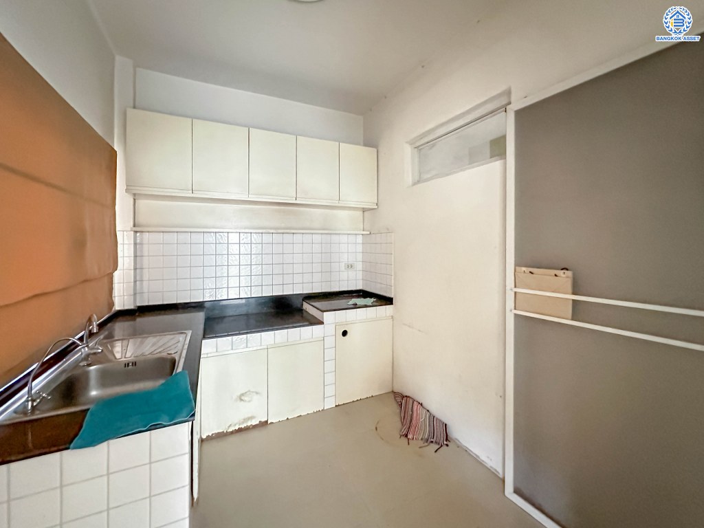 *****บ้านเดี่ยวมือสอง โครงการ บางกอกบูเลอวาร์ด พระราม5 หลังริม เนื้อที่ 76 ตร.ว. ฟังก์ชัน 2 ห้องนอน 3 ห้องน้ำ 2 ที่จอดรถ บ้านพร้อมเข้าอยู่ ภายในสวย บนทำเลเดินทางสะดวก เชื่อมต่อถนนราชพฤกษ์ ใกล้รถไฟฟ้าสายสีม่วง "สถานีบางรักใหญ่" และ "สถานีบางรักน้อยท่าอิฐ" จุดขึ้นทางด่วน "ศรีรัช"