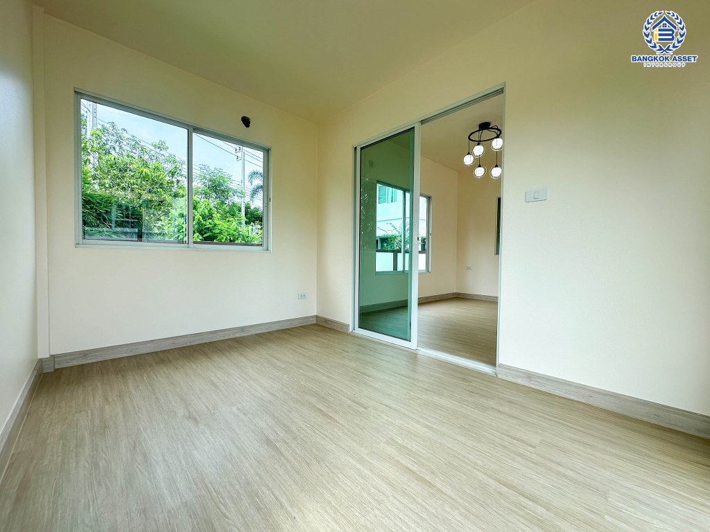 *****บ้านเดี่ยวมือสอง โครงการ พฤกษ์ลดา บางใหญ่2 หลังมุม เนื้อที่ 62.60 ตร.ว. ฟังก์ชัน 4 ห้องนอน 2 ห้องน้ำ 2 ที่จอดรถ บ้านพร้อมเข้าอยู่ ภายในสวย ทำเลเดินทางสะดวก เชื่อมต่อถนนกาญจนาภิเษก ถนนคลองถนน ถนนแก้วอินทร์ ใกล้ห้างสรรพสินค้าเซ็นทรัล เวสต์เกต รถไฟฟ้าสายสีม่วง "สถานีคลองบางไผ่" และจุดขึ้นทางด่วน "กาญจนาภิเษก"