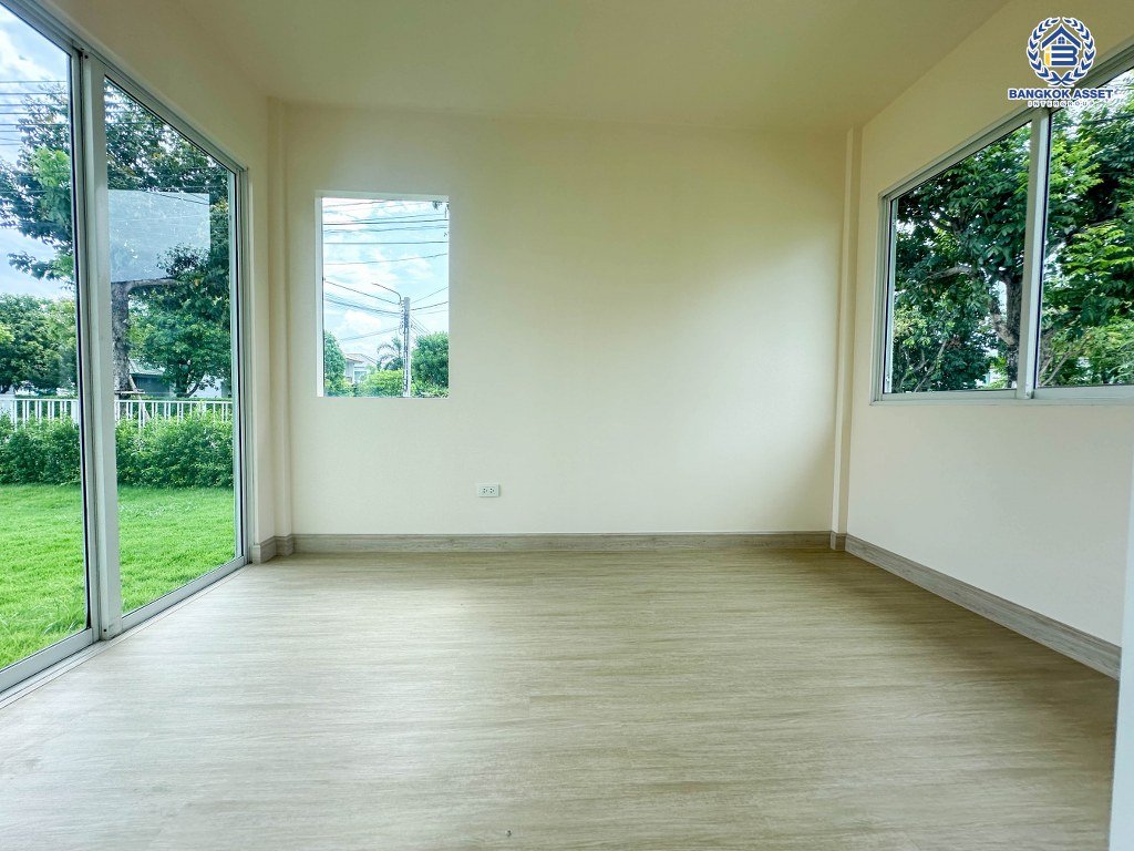 *****บ้านเดี่ยวมือสอง โครงการ พฤกษ์ลดา บางใหญ่2 หลังมุม เนื้อที่ 62.60 ตร.ว. ฟังก์ชัน 4 ห้องนอน 2 ห้องน้ำ 2 ที่จอดรถ บ้านพร้อมเข้าอยู่ ภายในสวย ทำเลเดินทางสะดวก เชื่อมต่อถนนกาญจนาภิเษก ถนนคลองถนน ถนนแก้วอินทร์ ใกล้ห้างสรรพสินค้าเซ็นทรัล เวสต์เกต รถไฟฟ้าสายสีม่วง "สถานีคลองบางไผ่" และจุดขึ้นทางด่วน "กาญจนาภิเษก"