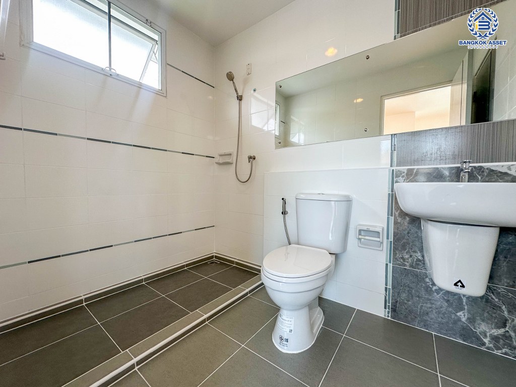 *****บ้านเดี่ยวมือสอง โครงการ พฤกษ์ลดา บางใหญ่2 หลังมุม เนื้อที่ 62.60 ตร.ว. ฟังก์ชัน 4 ห้องนอน 2 ห้องน้ำ 2 ที่จอดรถ บ้านพร้อมเข้าอยู่ ภายในสวย ทำเลเดินทางสะดวก เชื่อมต่อถนนกาญจนาภิเษก ถนนคลองถนน ถนนแก้วอินทร์ ใกล้ห้างสรรพสินค้าเซ็นทรัล เวสต์เกต รถไฟฟ้าสายสีม่วง "สถานีคลองบางไผ่" และจุดขึ้นทางด่วน "กาญจนาภิเษก"