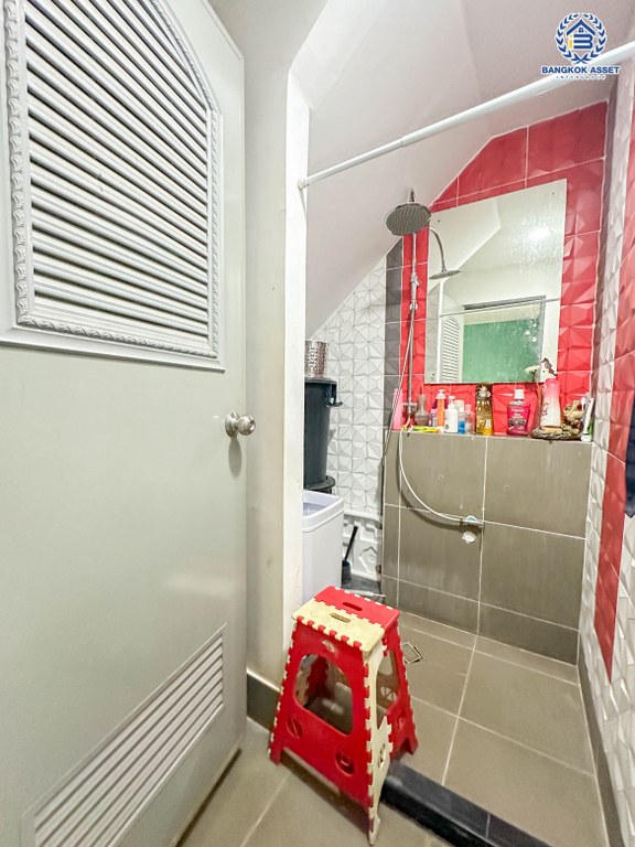 *****ทาวน์เฮ้าส์มือสอง โครงการ อินดี้ ประชาอุทิศ90-2 จากแบรนด์ Land & Houses เนื้อที่ 18.10 ตร.ว. ฟังก์ชัน 2 ห้องนอน 3 ห้องน้ำ 2 ที่จอดรถ ราคาดีมาก พร้อมเข้าอยู่ ทำเลเดินทางสะดวก เชื่อมต่อถนนประชาอุทิศ ถนนวงแหวนรอบนอก-กาญจนาภิเษก ถนนท่าข้าม