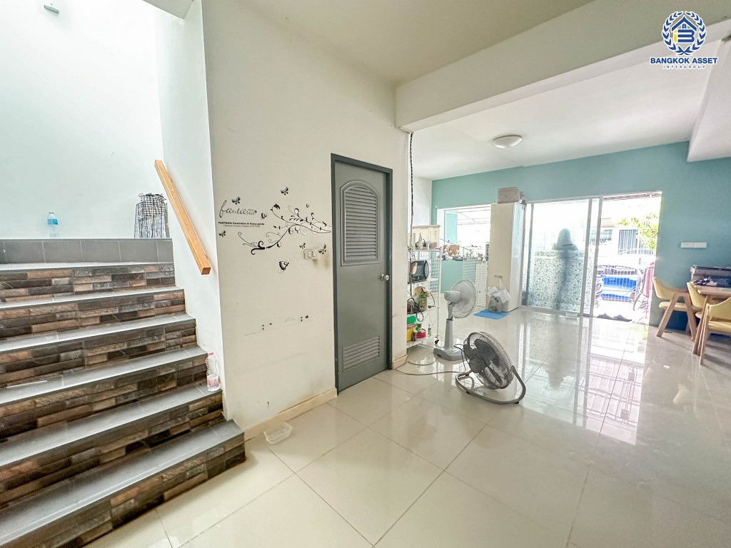 *****ทาวน์เฮ้าส์มือสอง โครงการ อินดี้ ประชาอุทิศ90-2 จากแบรนด์ Land & Houses เนื้อที่ 18.10 ตร.ว. ฟังก์ชัน 2 ห้องนอน 3 ห้องน้ำ 2 ที่จอดรถ ราคาดีมาก พร้อมเข้าอยู่ ทำเลเดินทางสะดวก เชื่อมต่อถนนประชาอุทิศ ถนนวงแหวนรอบนอก-กาญจนาภิเษก ถนนท่าข้าม