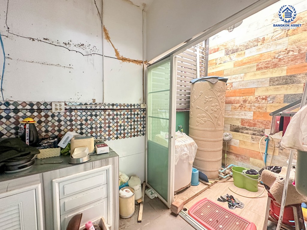 *****ทาวน์เฮ้าส์มือสอง โครงการ อินดี้ ประชาอุทิศ90-2 จากแบรนด์ Land & Houses เนื้อที่ 18.10 ตร.ว. ฟังก์ชัน 2 ห้องนอน 3 ห้องน้ำ 2 ที่จอดรถ ราคาดีมาก พร้อมเข้าอยู่ ทำเลเดินทางสะดวก เชื่อมต่อถนนประชาอุทิศ ถนนวงแหวนรอบนอก-กาญจนาภิเษก ถนนท่าข้าม