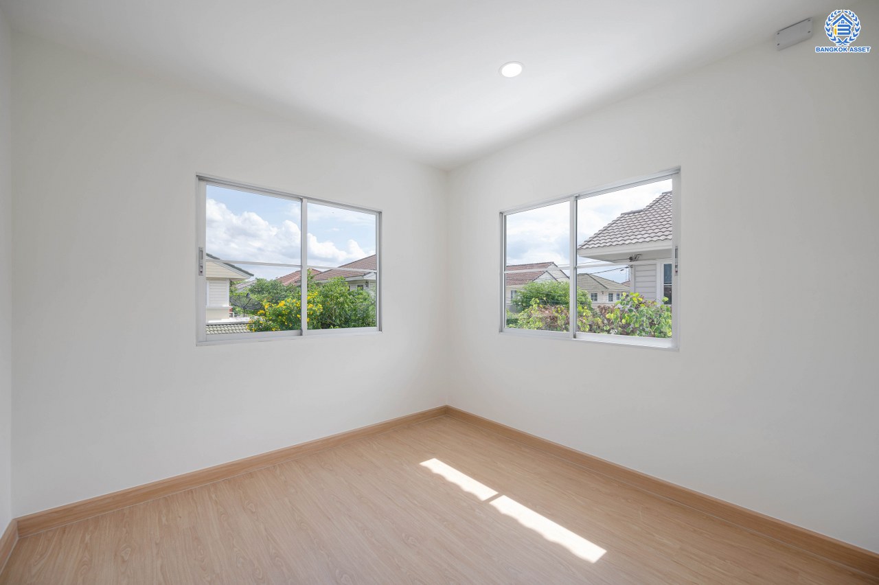 บ้านมือสองตกแต่งใหม่ บ้านแบรนด์คุณภาพ LH โครงการ ชัยพฤกษ์ บางใหญ่ พร้อม Facilities ครบครัน บนเนื้อที่ 51.4 ตร.ว. ฟังก์ชัน 3 ห้องนอน 3 ห้องน้ำ 2 ที่จอดรถ ตกแต่งสไตล์เรียบหรู บนทำเลเดินทางสะดวก ใกล้รถไฟฟ้าสายสีม่วง "สถานีคลองบางไผ่" และเพียง 5 นาทีถึงเซ็นทรัล เวสต์เกต...