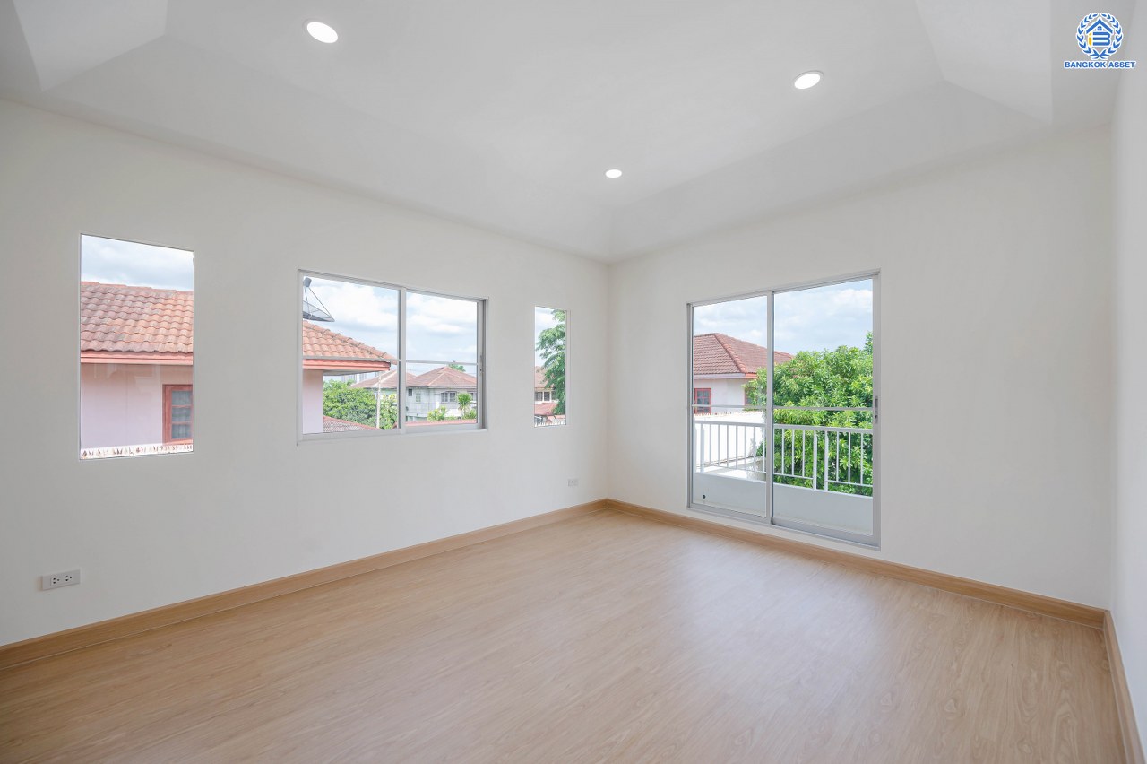 บ้านมือสองตกแต่งใหม่ บ้านแบรนด์คุณภาพ LH โครงการ ชัยพฤกษ์ บางใหญ่ พร้อม Facilities ครบครัน บนเนื้อที่ 51.4 ตร.ว. ฟังก์ชัน 3 ห้องนอน 3 ห้องน้ำ 2 ที่จอดรถ ตกแต่งสไตล์เรียบหรู บนทำเลเดินทางสะดวก ใกล้รถไฟฟ้าสายสีม่วง "สถานีคลองบางไผ่" และเพียง 5 นาทีถึงเซ็นทรัล เวสต์เกต...