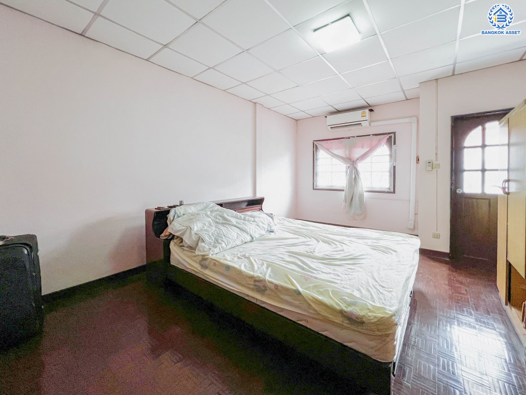 *****ทาวน์เฮ้าส์มือสอง โครงการ บ้านรังสิยา แจ้งวัฒนะ-ปากเกร็ด เนื้อที่ 17 ตร.ว. ฟังก์ชัน 2 ห้องนอน 2 ห้องน้ำ บ้านสวย พร้อมเข้าอยู่ เหมาะกับการลงทุน และการอยู่อาศัย บนทำเลเดินทางสะดวก เชื่อมต่อถนนติวานนท์ ถนนแจ้งวัฒนะ ถนนสามัคคี ใกล้รถไฟฟ้าสายสีชมพู "สถานีปากเกร็ด" และจุดขึ้นทางด่วน "ศรีรัช"