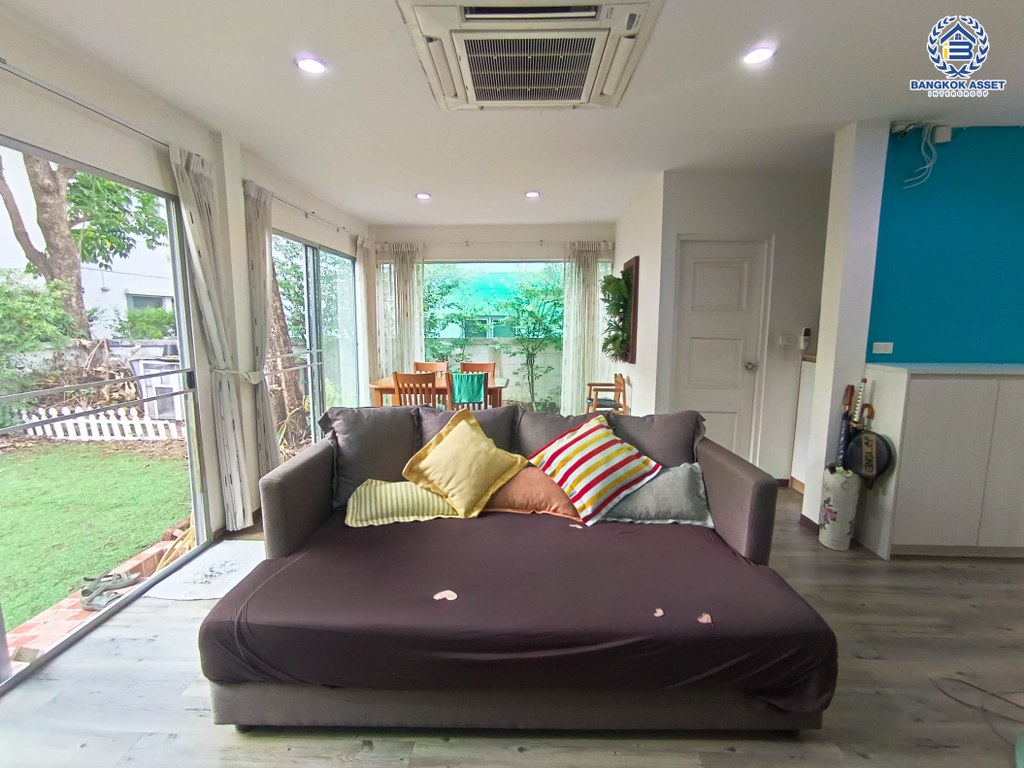 *****บ้านเดี่ยวมือสอง โครงการ โนเบิล จีโอ วัชรพล เนื้อที่ 50.40 ตร.ว. ฟังก์ชัน 3 ห้องนอน 2 ห้องน้ำ 2 ที่จอดรถ ภายในบ้านสวยมาก เจ้าของเดิมดูแลอย่างดี โครงการบนทำเลเดินทางสะดวก เชื่อมต่อถนนวัชรพล ถนนรัตนโกสินทร์สมโภช ถนนสุขาภิบาล5 ใกล้เซ็นทรัลรามอินทรา และจุดขึ้นทางด่วน "รามอินทรา-อาจณรงค์"