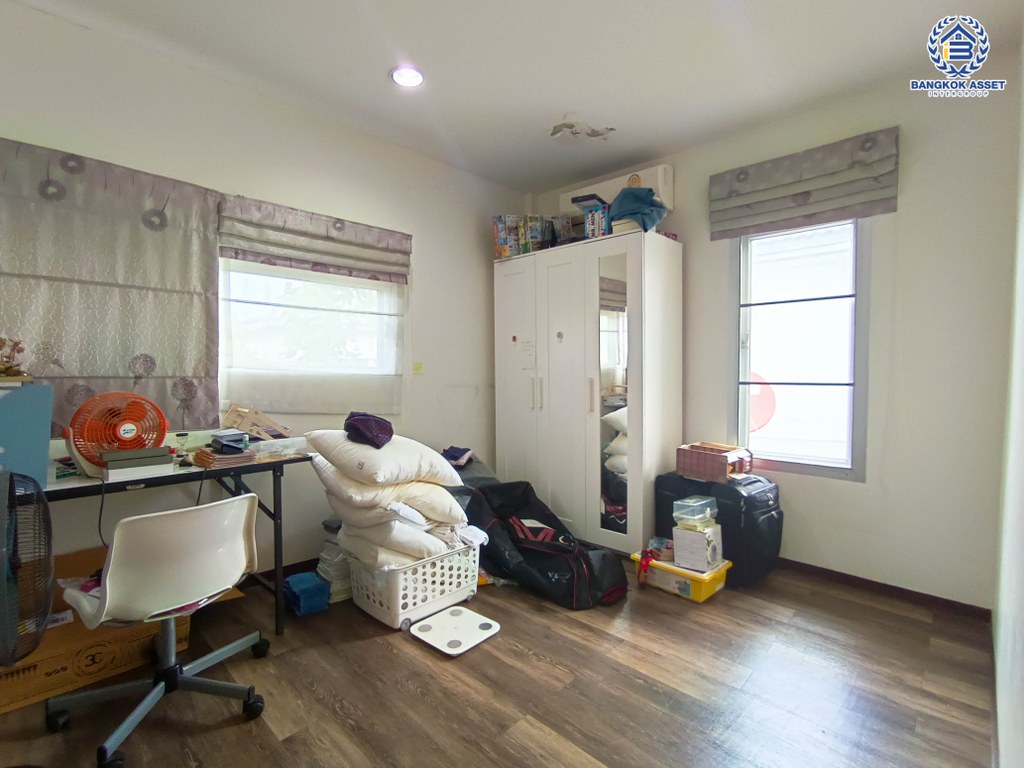 *****บ้านเดี่ยวมือสอง โครงการ โนเบิล จีโอ วัชรพล เนื้อที่ 50.40 ตร.ว. ฟังก์ชัน 3 ห้องนอน 2 ห้องน้ำ 2 ที่จอดรถ ภายในบ้านสวยมาก เจ้าของเดิมดูแลอย่างดี โครงการบนทำเลเดินทางสะดวก เชื่อมต่อถนนวัชรพล ถนนรัตนโกสินทร์สมโภช ถนนสุขาภิบาล5 ใกล้เซ็นทรัลรามอินทรา และจุดขึ้นทางด่วน "รามอินทรา-อาจณรงค์"