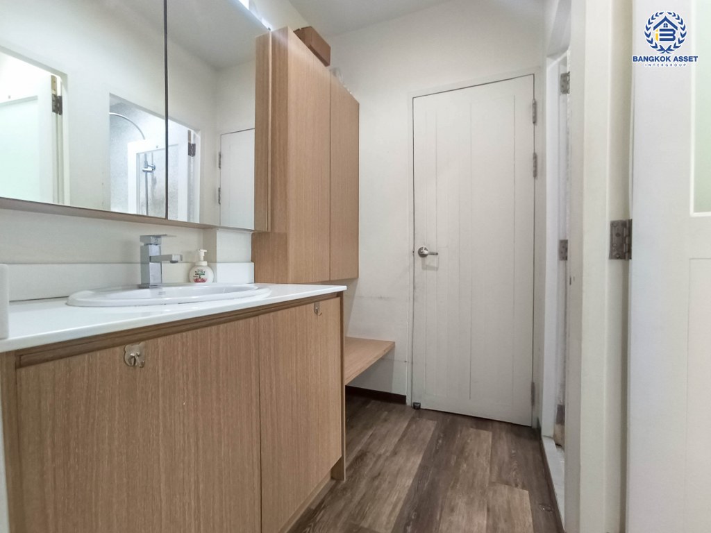 *****บ้านเดี่ยวมือสอง โครงการ โนเบิล จีโอ วัชรพล เนื้อที่ 50.40 ตร.ว. ฟังก์ชัน 3 ห้องนอน 2 ห้องน้ำ 2 ที่จอดรถ ภายในบ้านสวยมาก เจ้าของเดิมดูแลอย่างดี โครงการบนทำเลเดินทางสะดวก เชื่อมต่อถนนวัชรพล ถนนรัตนโกสินทร์สมโภช ถนนสุขาภิบาล5 ใกล้เซ็นทรัลรามอินทรา และจุดขึ้นทางด่วน "รามอินทรา-อาจณรงค์"