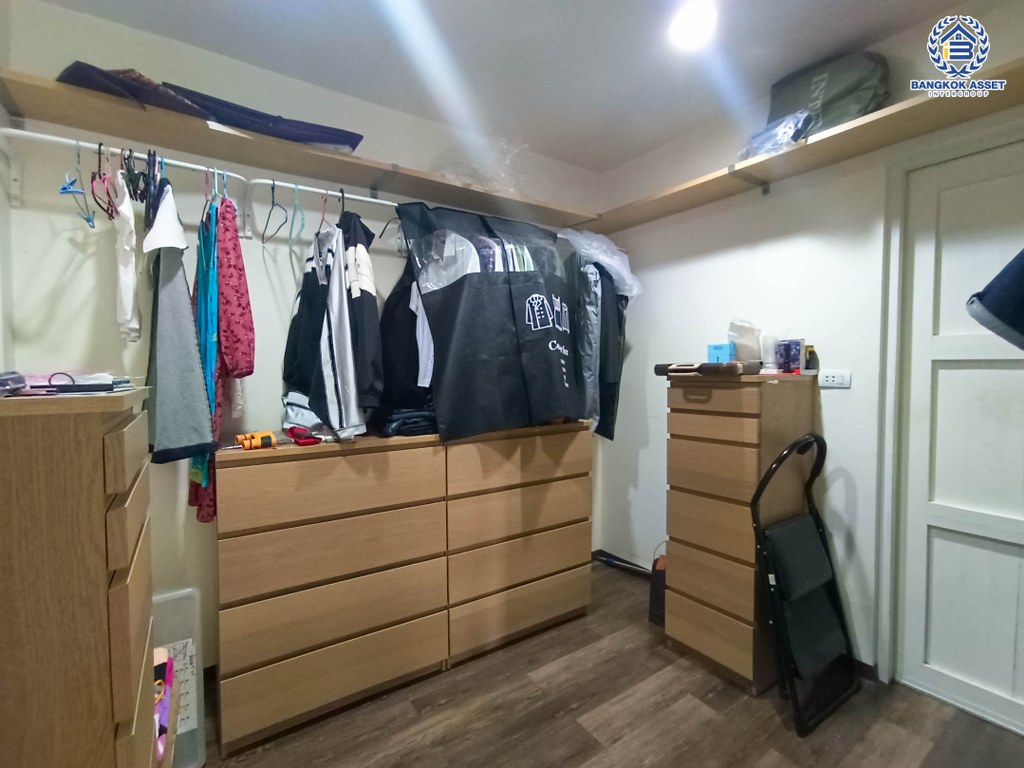 *****บ้านเดี่ยวมือสอง โครงการ โนเบิล จีโอ วัชรพล เนื้อที่ 50.40 ตร.ว. ฟังก์ชัน 3 ห้องนอน 2 ห้องน้ำ 2 ที่จอดรถ ภายในบ้านสวยมาก เจ้าของเดิมดูแลอย่างดี โครงการบนทำเลเดินทางสะดวก เชื่อมต่อถนนวัชรพล ถนนรัตนโกสินทร์สมโภช ถนนสุขาภิบาล5 ใกล้เซ็นทรัลรามอินทรา และจุดขึ้นทางด่วน "รามอินทรา-อาจณรงค์"