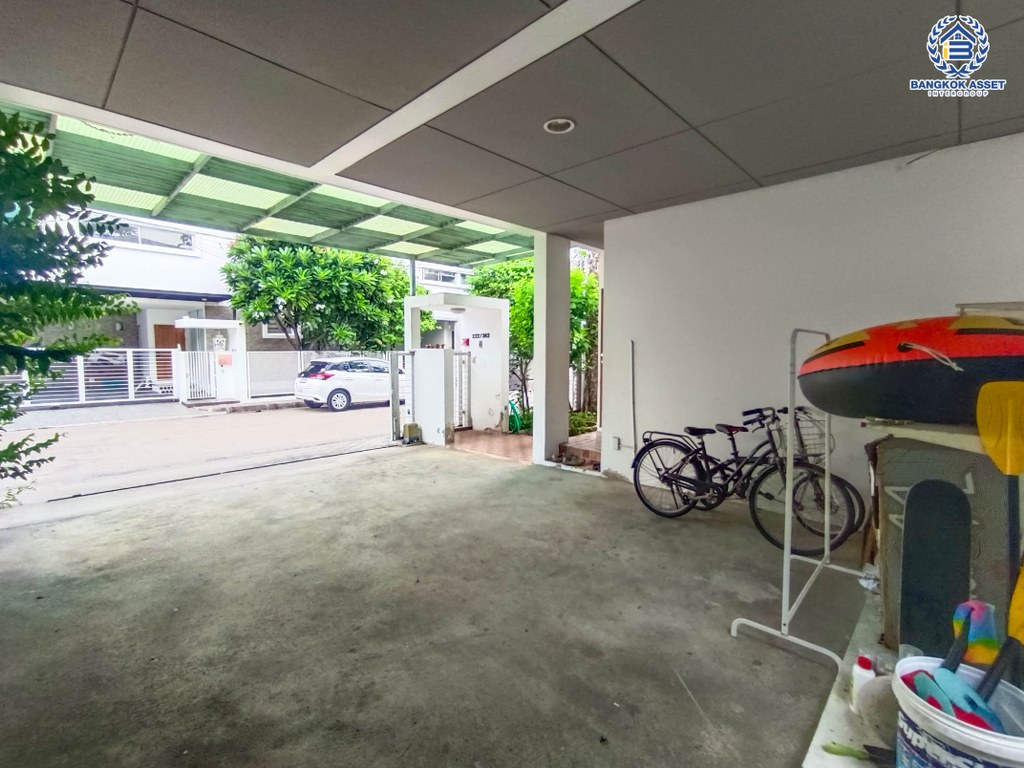 *****บ้านเดี่ยวมือสอง โครงการ โนเบิล จีโอ วัชรพล เนื้อที่ 50.40 ตร.ว. ฟังก์ชัน 3 ห้องนอน 2 ห้องน้ำ 2 ที่จอดรถ ภายในบ้านสวยมาก เจ้าของเดิมดูแลอย่างดี โครงการบนทำเลเดินทางสะดวก เชื่อมต่อถนนวัชรพล ถนนรัตนโกสินทร์สมโภช ถนนสุขาภิบาล5 ใกล้เซ็นทรัลรามอินทรา และจุดขึ้นทางด่วน "รามอินทรา-อาจณรงค์"