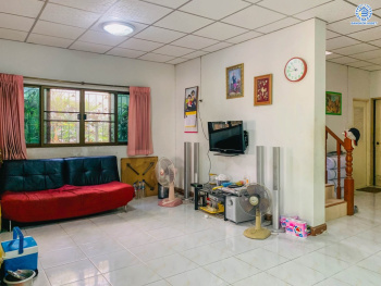 *****บ้านเดี่ยวมือสอง โครงการ อรุณทอง บางแวก เนื้อที่ 50 ตร.ว. ฟังก์ชัน 4 ห้องนอน 3 ห้องน้ำ 2 ที่จอดรถ บ้านสวยพร้อมอยู่ บรรยากาศดี มีความเป็นส่วนตัว บนทำเลใกล้เมืองเดินทางง่าย เชื่อมต่อถนนบางแวก ถนนบรมราชชนนี ถนนพุทธมณฑลสาย3 ใกล้ห้างสรรพสินค้าเซ็นทรัล ปิ่นเกล้า