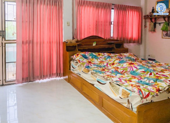 *****บ้านเดี่ยวมือสอง โครงการ อรุณทอง บางแวก เนื้อที่ 50 ตร.ว. ฟังก์ชัน 4 ห้องนอน 3 ห้องน้ำ 2 ที่จอดรถ บ้านสวยพร้อมอยู่ บรรยากาศดี มีความเป็นส่วนตัว บนทำเลใกล้เมืองเดินทางง่าย เชื่อมต่อถนนบางแวก ถนนบรมราชชนนี ถนนพุทธมณฑลสาย3 ใกล้ห้างสรรพสินค้าเซ็นทรัล ปิ่นเกล้า