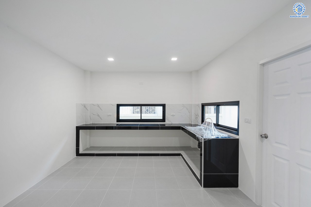 บ้านเดี่ยวตกแต่งใหม่ โครงการ มณธานี บางแค เนื้อที่ 62 ตร.ว. พื้นที่ใช้สอย 220.40 ตารางเมตร ฟังก์ชัน 3 ห้องนอน 3 ห้องน้ำ 2 ที่จอดรถ บนทำเลศักยภาพ เข้า-ออกได้ทั้ง ถนนเพชรเกษม ถนนกัลปพฤกษ์ ใกล้ห้างสรรพสินค้าเดอะมอลล์ บางแค รถไฟฟ้าสายสีน้ำเงิน "สถานีหลักสอง" และจุดขึ้นทางด่วน "กาญจนาภิเษก"