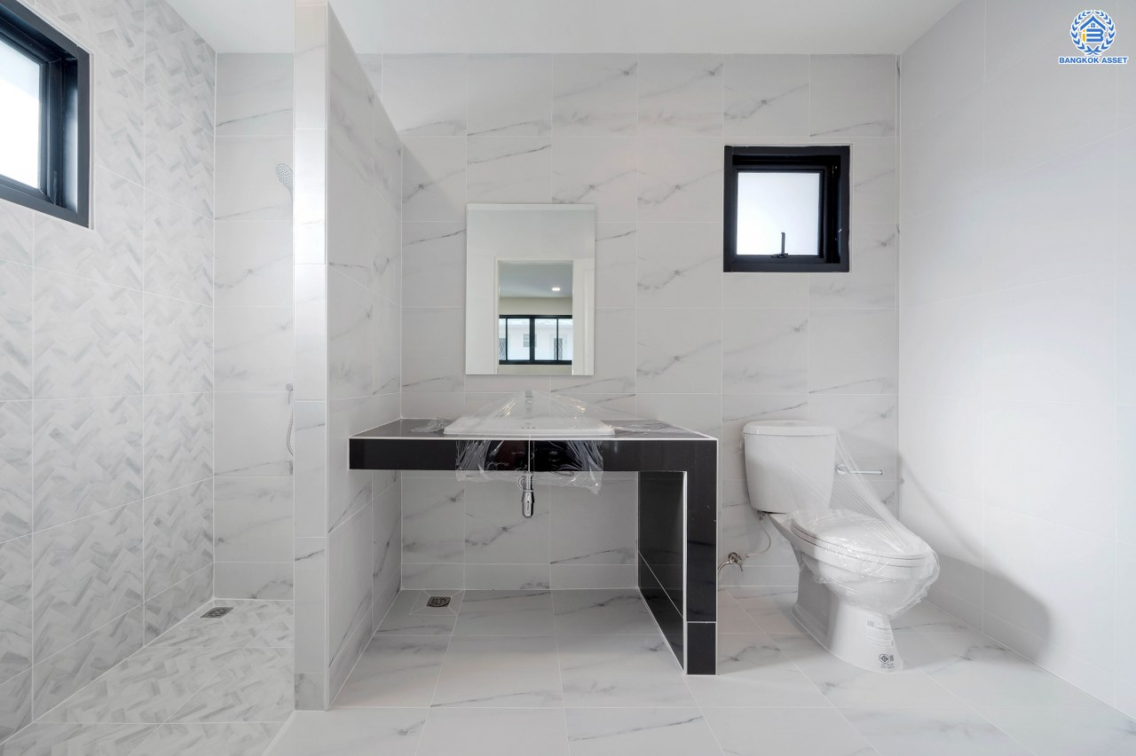 บ้านเดี่ยวตกแต่งใหม่ โครงการ มณธานี บางแค เนื้อที่ 62 ตร.ว. พื้นที่ใช้สอย 220.40 ตารางเมตร ฟังก์ชัน 3 ห้องนอน 3 ห้องน้ำ 2 ที่จอดรถ บนทำเลศักยภาพ เข้า-ออกได้ทั้ง ถนนเพชรเกษม ถนนกัลปพฤกษ์ ใกล้ห้างสรรพสินค้าเดอะมอลล์ บางแค รถไฟฟ้าสายสีน้ำเงิน "สถานีหลักสอง" และจุดขึ้นทางด่วน "กาญจนาภิเษก"