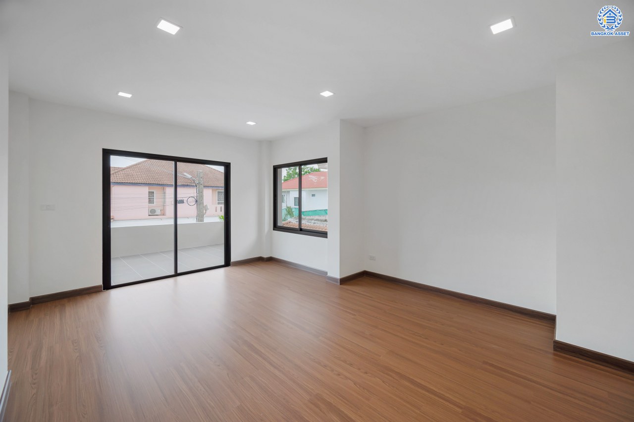 บ้านเดี่ยวตกแต่งใหม่ โครงการ มณธานี บางแค เนื้อที่ 62 ตร.ว. พื้นที่ใช้สอย 220.40 ตารางเมตร ฟังก์ชัน 3 ห้องนอน 3 ห้องน้ำ 2 ที่จอดรถ บนทำเลศักยภาพ เข้า-ออกได้ทั้ง ถนนเพชรเกษม ถนนกัลปพฤกษ์ ใกล้ห้างสรรพสินค้าเดอะมอลล์ บางแค รถไฟฟ้าสายสีน้ำเงิน "สถานีหลักสอง" และจุดขึ้นทางด่วน "กาญจนาภิเษก"