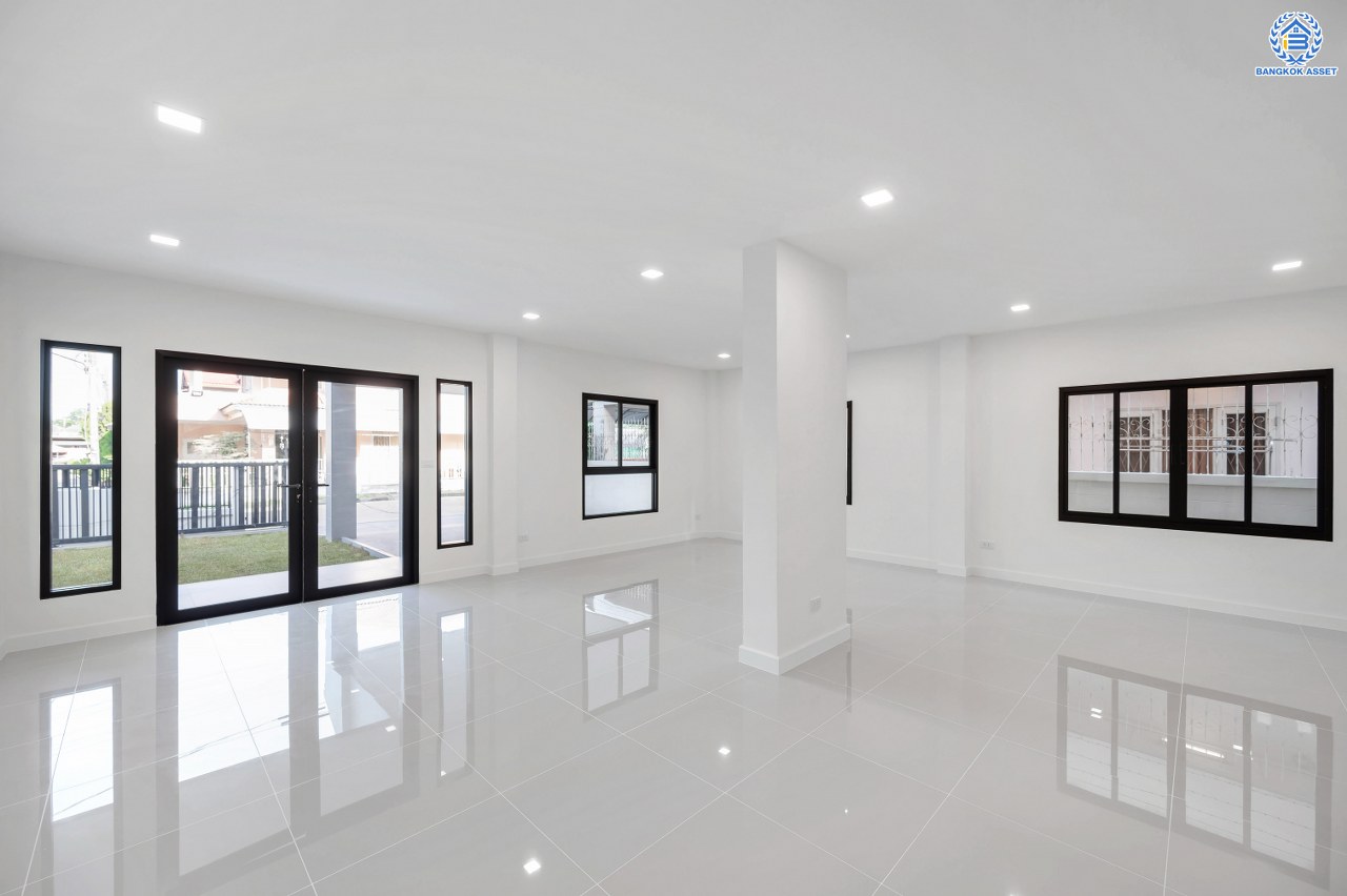 บ้านเดี่ยวตกแต่งใหม่ โครงการ มณธานี บางแค เนื้อที่ 62 ตร.ว. พื้นที่ใช้สอย 220.40 ตารางเมตร ฟังก์ชัน 3 ห้องนอน 3 ห้องน้ำ 2 ที่จอดรถ บนทำเลศักยภาพ เข้า-ออกได้ทั้ง ถนนเพชรเกษม ถนนกัลปพฤกษ์ ใกล้ห้างสรรพสินค้าเดอะมอลล์ บางแค รถไฟฟ้าสายสีน้ำเงิน "สถานีหลักสอง" และจุดขึ้นทางด่วน "กาญจนาภิเษก"