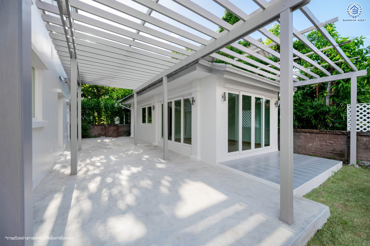 บ้านมือสองตกแต่งใหม่ โครงการ ลัดดารมย์ อิลิแกนซ์ พระราม5-2 หลังมุม พร้อมเรือนรับรอง บนเนื้อที่ 140.9 ตร.ว. ทำเลดี เดินทางสะดวก ติดวงเวียนพระราม5-นครอินทร์ เชื่อมต่อได้หลายเส้นทาง ใกล้รถไฟฟ้าและทางด่วน ฟังก์ชันการใช้งาน 3 ห้องนอน 3 ห้องน้ำ 1 ห้องแม่บ้าน จอดรถได้ 2 คัน