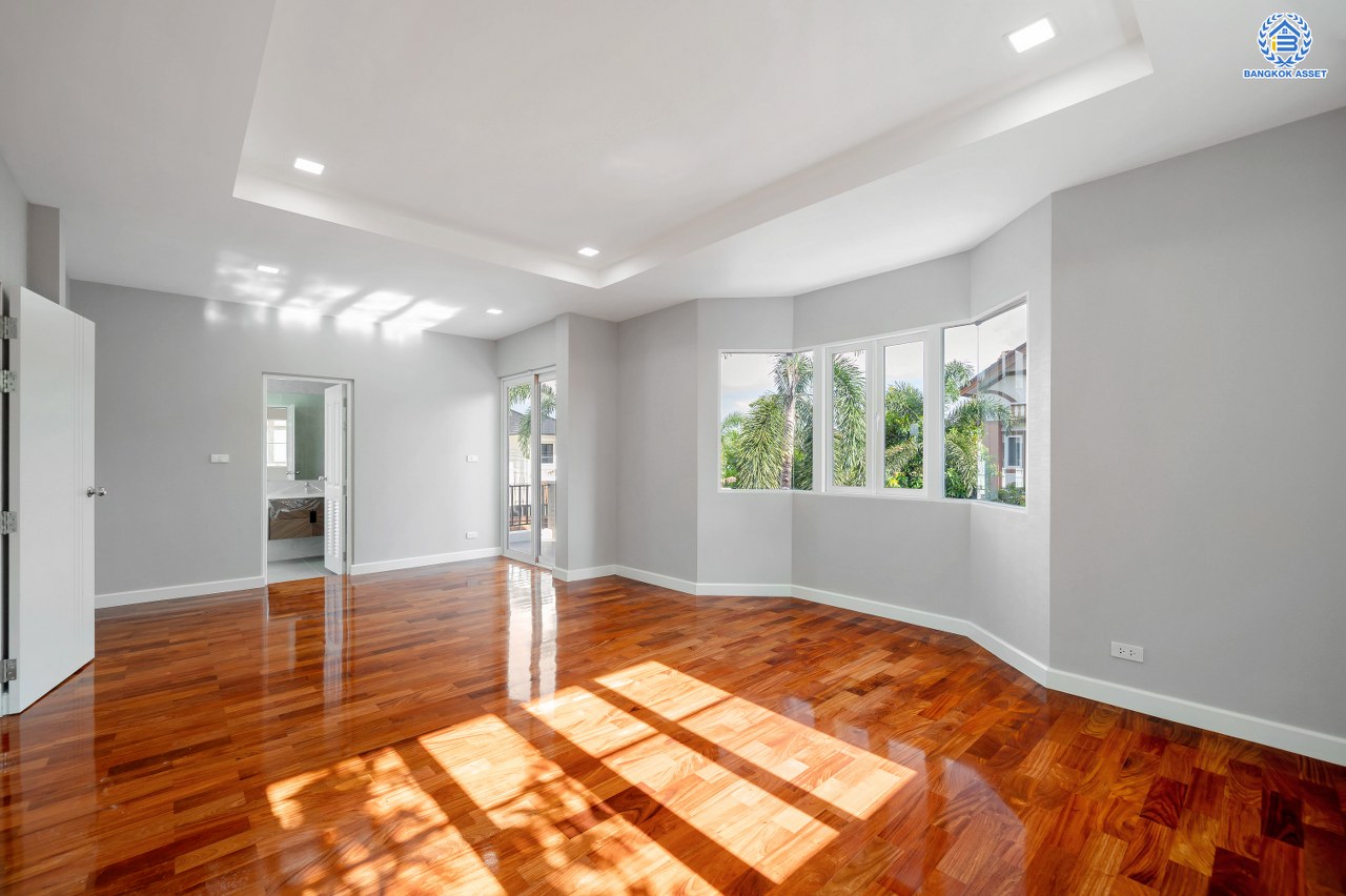 บ้านมือสองตกแต่งใหม่ โครงการ ลัดดารมย์ อิลิแกนซ์ พระราม5-2 หลังมุม พร้อมเรือนรับรอง บนเนื้อที่ 140.9 ตร.ว. ทำเลดี เดินทางสะดวก ติดวงเวียนพระราม5-นครอินทร์ เชื่อมต่อได้หลายเส้นทาง ใกล้รถไฟฟ้าและทางด่วน ฟังก์ชันการใช้งาน 3 ห้องนอน 3 ห้องน้ำ 1 ห้องแม่บ้าน จอดรถได้ 2 คัน