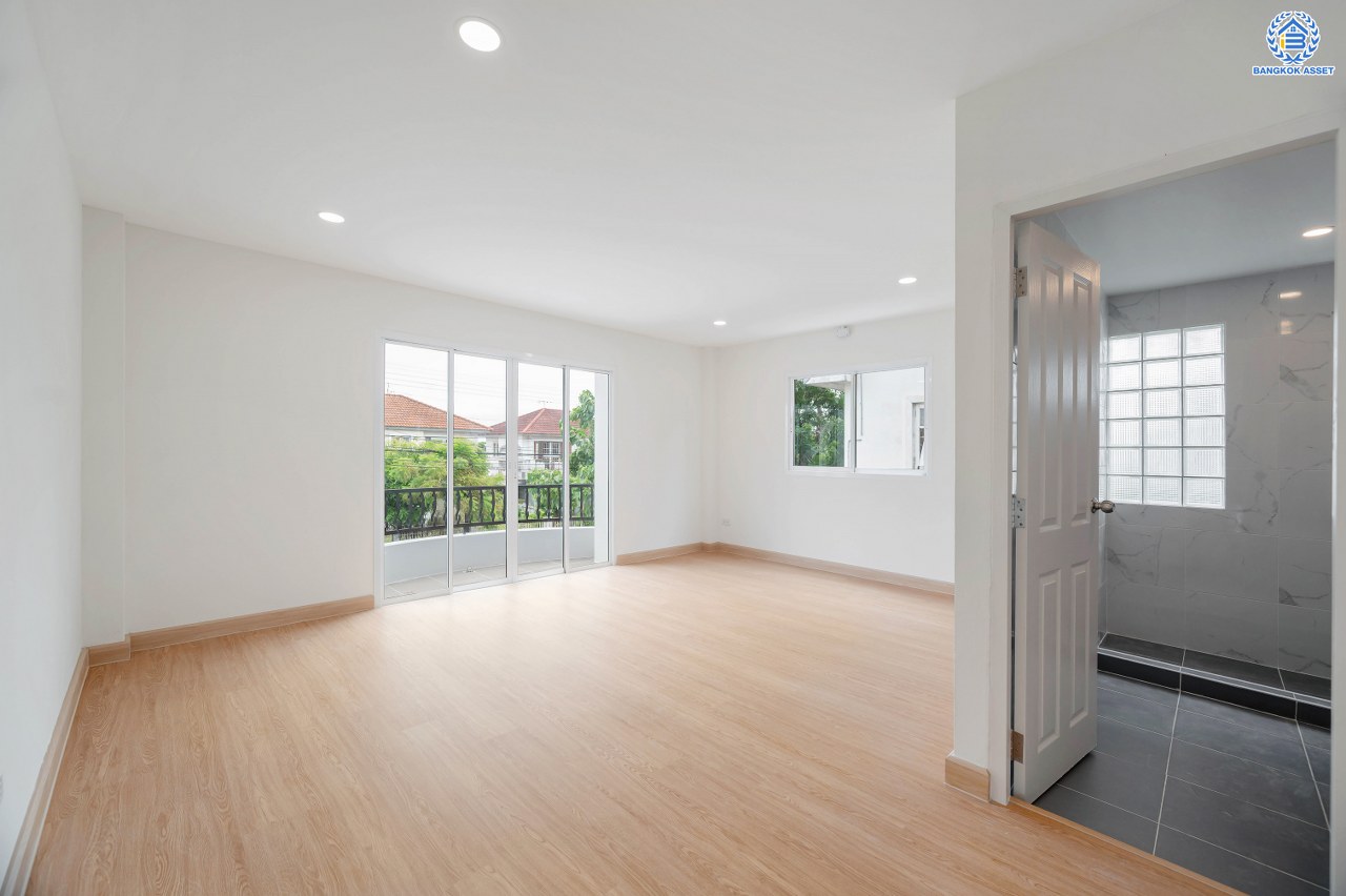 บ้านมือสองตกแต่งใหม่ โครงการ เนเบอร์โฮม วัชรพล เนื้อที่ 66.40 ตร.ว. พื้นที่ใช้สอย 173 ตร.ม. ฟังก์ชัน 4 ห้องนอน 3 ห้องน้ำ 2 ที่จอดรถ บนทำเลศักยภาพ เดินทางสะดวกเชื่อมต่อถนนสุขาภิบาล5 ถนนวัชรพล ถนนรามอินทรา ใกล้ห้างสรรพสินค้า Fashion Island และจุดขึ้นทางด่วน "รามอินทรา-อาจณรงค์"