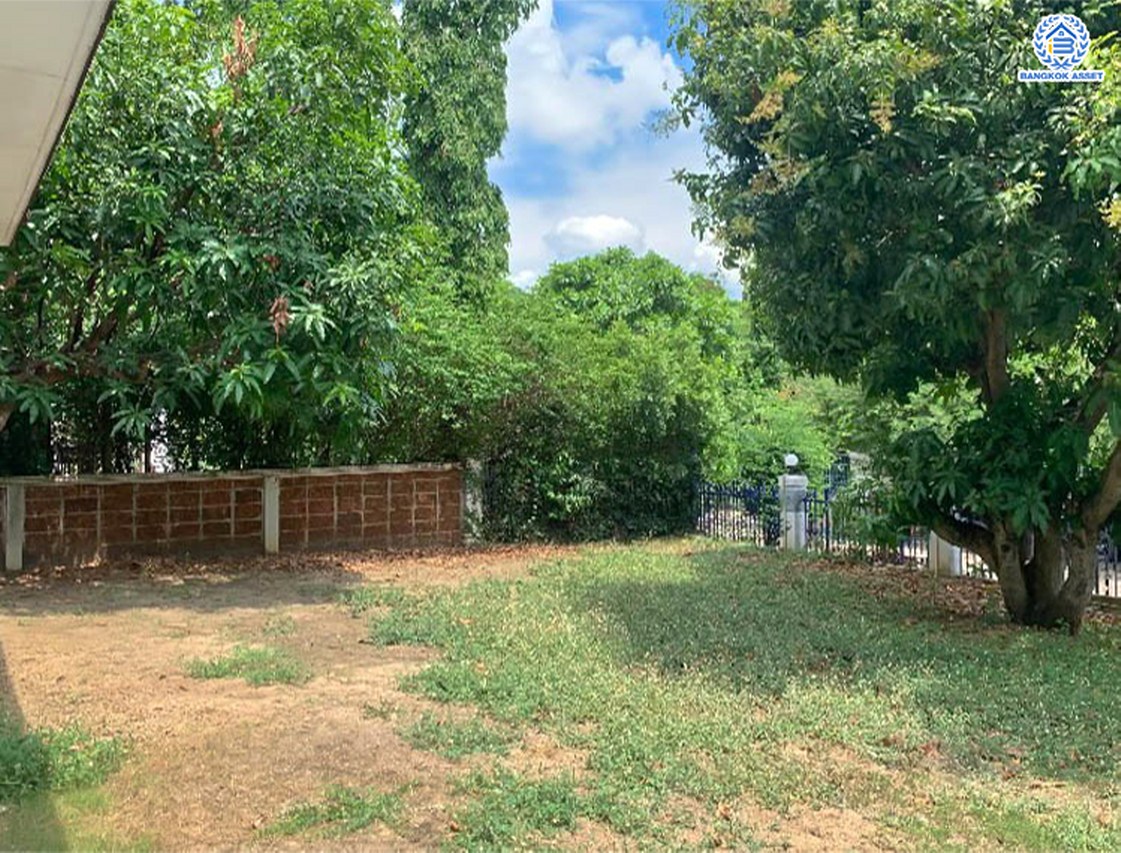 *****บ้านมือสอง แบรนด์ LH โครงการ ลดาวัลย์ ปิ่นเกล้า-บรมราชชนนี เนื้อที่ 112 ตร.ว. พื้นที่ใช้สอย 250 ตร.ม. ฟังก์ชันจัดเต็ม 4 ห้องนอน 2 ห้องน้ำ จอดรถได้ถึง 2 คัน บนทำเลศักยภาพติดถนนบรมราชชนนี เชื่อมต่อหลายเส้นทาง ใกล้ ม.มหิดล และเซ็นทรัลศาลายา เท่านั้นยังไม่พอ แถมฟรี เครื่องปรับอากาศ และเครื่องทำน้ำอุ่นทันที