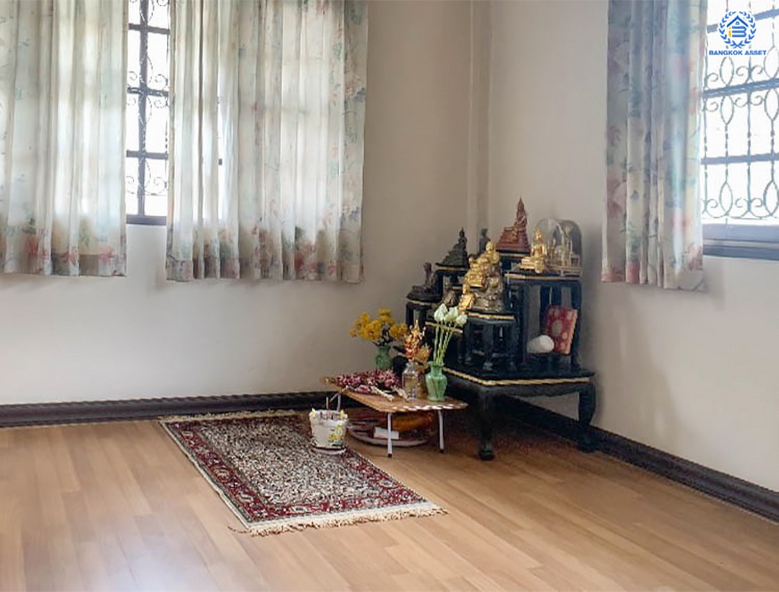 *****บ้านมือสอง แบรนด์ LH โครงการ ลดาวัลย์ ปิ่นเกล้า-บรมราชชนนี เนื้อที่ 112 ตร.ว. พื้นที่ใช้สอย 250 ตร.ม. ฟังก์ชันจัดเต็ม 4 ห้องนอน 2 ห้องน้ำ จอดรถได้ถึง 2 คัน บนทำเลศักยภาพติดถนนบรมราชชนนี เชื่อมต่อหลายเส้นทาง ใกล้ ม.มหิดล และเซ็นทรัลศาลายา เท่านั้นยังไม่พอ แถมฟรี เครื่องปรับอากาศ และเครื่องทำน้ำอุ่นทันที