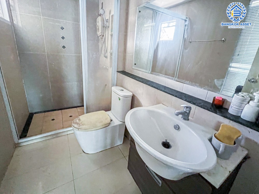 *****ทาวน์เฮ้าส์ 3 ชั้นมือสอง โครงการ บ้านกลางเมือง เออร์บาเนียน เกษตร-นวมินทร์2 เนื้อที่ 20 ตร.ว. ฟังก์ชัน 3 ห้องนอน 3 ห้องน้ำ 2 ที่จอดรถ บ้านถูกสุดในโครงการ บนทำเลเดินทางสะดวก เชื่อมต่อถนนลาดปลาเค้า ถนนรัชดาภิเษก ถนนรามอินทรา ใกล้รถไฟฟ้าสายสีชมพู "สถานีลาดปลาเค้า"