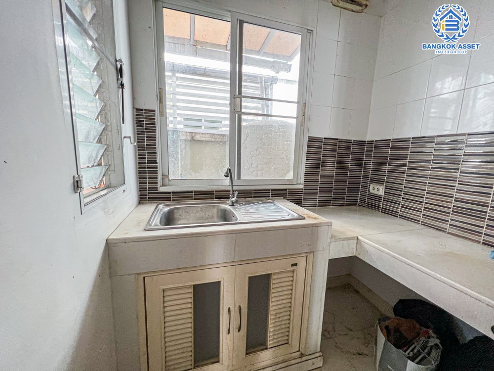 *****ทาวน์เฮ้าส์ 3 ชั้นมือสอง โครงการ บ้านกลางเมือง เออร์บาเนียน เกษตร-นวมินทร์2 เนื้อที่ 20 ตร.ว. ฟังก์ชัน 3 ห้องนอน 3 ห้องน้ำ 2 ที่จอดรถ บ้านถูกสุดในโครงการ บนทำเลเดินทางสะดวก เชื่อมต่อถนนลาดปลาเค้า ถนนรัชดาภิเษก ถนนรามอินทรา ใกล้รถไฟฟ้าสายสีชมพู "สถานีลาดปลาเค้า"