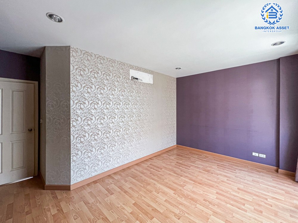 *****ทาวน์เฮ้าส์ 3 ชั้นมือสอง โครงการ บ้านกลางเมือง เออร์บาเนียน เกษตร-นวมินทร์2 เนื้อที่ 20 ตร.ว. ฟังก์ชัน 3 ห้องนอน 3 ห้องน้ำ 2 ที่จอดรถ บ้านถูกสุดในโครงการ บนทำเลเดินทางสะดวก เชื่อมต่อถนนลาดปลาเค้า ถนนรัชดาภิเษก ถนนรามอินทรา ใกล้รถไฟฟ้าสายสีชมพู "สถานีลาดปลาเค้า"