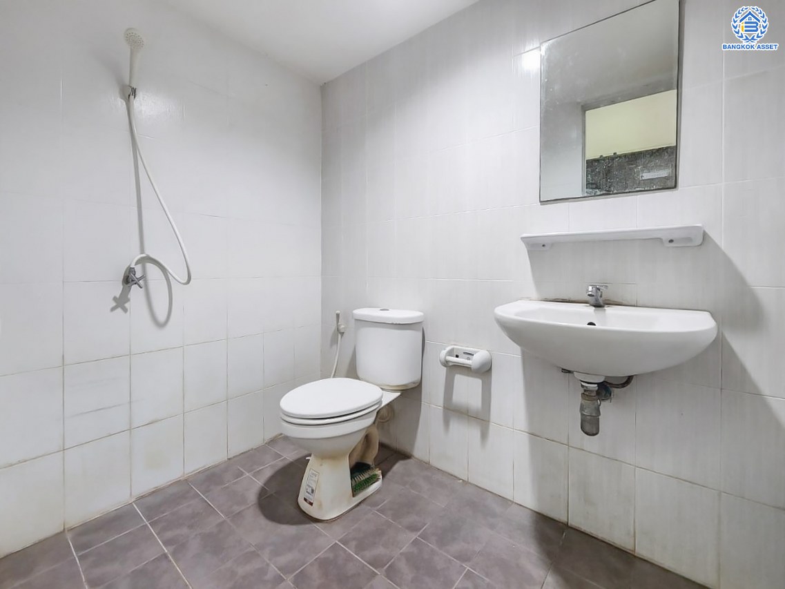 *****ทาวน์เฮ้าส์มือสองนนทบุรี โครงการ พฤกษา76 กาญจนาภิเษก เนื้อที่กว้างถึง 17.70 ตร.ว. ฟังก์ชัน 3 ห้องนอน 2 ห้องน้ำ 1 ที่จอดรถ บนทำเลเดินทางสะดวก เชื่อมต่อ ถนนกาญจนาภิเษก, ถนนรัตนาธิเบศร์ ใกล้รถไฟฟ้าสายสีม่วง "สถานีตลาดบางใหญ่" และจุดขึ้นทางด่วน "ศรีรัช"