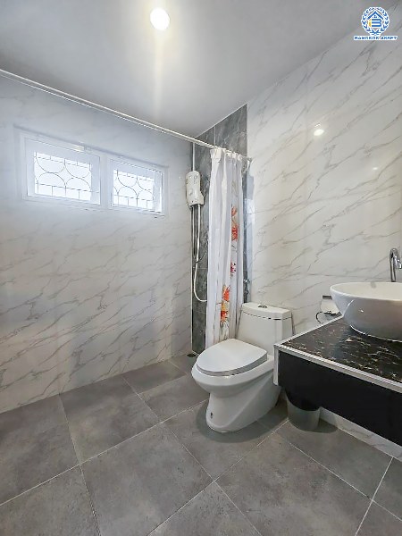 *****บ้านแฝดมือสอง โครงการ ซื่อตรง รัตนาธิเบศร์ เนื้อที่ 36 ตร.ว. ฟังก์ชัน 3 ห้องนอน 3 ห้องน้ำ 2 ที่จอดรถ บ้านพร้อมเข้าอยู่ บนทำเลดี ใกล้เมืองเชื่อมต่อถนนรัตนาธิเบศร์ ถนนราชพฤกษ์ ใกล้โครงการรถไฟฟ้าสายสีม่วง "สถานีไทรม้า" และจุดขึ้นทางด่วน "งามวงศ์วาน"