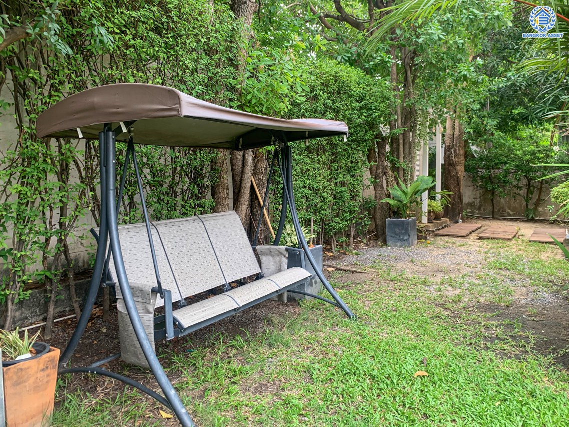 *****บ้านเดี่ยวมือสอง โครงการ สราญสิริ วงแหวน-ประชาอุทิศ หลังริม จาก Sansiri เนื้อที่กว้างถึง 66.70 ตร.ว. พื้นที่ใช้สอยใช้ 180 ตร.ม.ฟังก์ชัน 3 ห้องนอน 2 ห้องน้ำ 2 ที่จอดรถ บนทำเลติดถนนพุทธบูชา เชื่อมต่อถนนประชาอุทิศ, ถนนพระราม2, ถนนสุขสวัสดิ์ แถมฟรี เครื่องปรับอากาศ เครื่องทำน้ำอุ่น