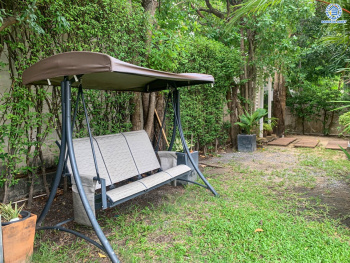 *****บ้านเดี่ยวมือสอง โครงการ สราญสิริ วงแหวน-ประชาอุทิศ หลังริม จาก Sansiri เนื้อที่กว้างถึง 66.70 ตร.ว. พื้นที่ใช้สอยใช้ 180 ตร.ม.ฟังก์ชัน 3 ห้องนอน 2 ห้องน้ำ 2 ที่จอดรถ บนทำเลติดถนนพุทธบูชา เชื่อมต่อถนนประชาอุทิศ, ถนนพระราม2, ถนนสุขสวัสดิ์ แถมฟรี เครื่องปรับอากาศ เครื่องทำน้ำอุ่น