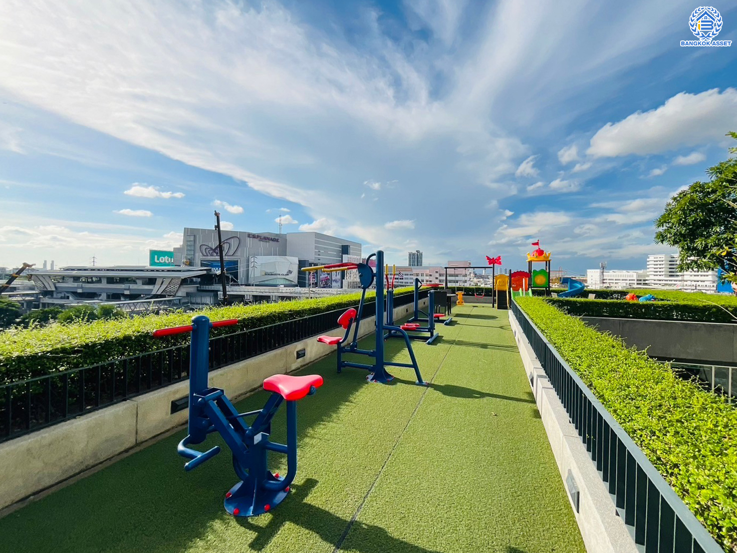 *****คอนโดมิเนียมมือสอง โครงการ ยู ดีไลท์ รัตนาธิเบศร์ ห้องริม ห้องใหญ่มากกว้างถึง 52.15 ตร.ม ฟังก์ชัน 2 ห้องนอน 1 ห้องน้ำ 1 ที่จอดรถ ทำเลดีติดถนนรัตนาธิเบศร์ เดินทางสะดวกใกล้รถไฟฟ้าทั้งสายสีม่วง และ สายสีชมพู ใกล้ห้างเอสพลานาด แคราย, เดอะมอลล์งามวงศ์วาน และ ใกล้จุดขึ้นทางด่วน "งามวงศ์วาน"  แถมฟรีเครื่องปรับอากาศ และ เครื่องทำน้ำอุ่น